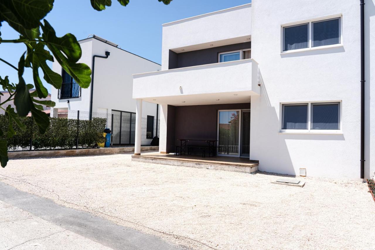 Station 22 - Brand New Apartment With A Terrace And Private Parking Vir Buitenkant foto