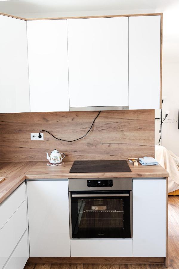 Station 22 - Brand New Apartment With A Terrace And Private Parking Vir Buitenkant foto