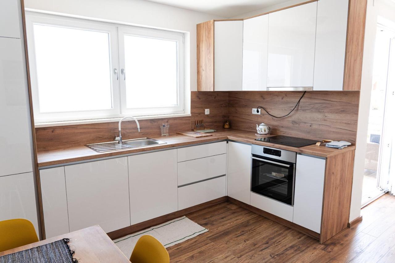 Station 22 - Brand New Apartment With A Terrace And Private Parking Vir Buitenkant foto