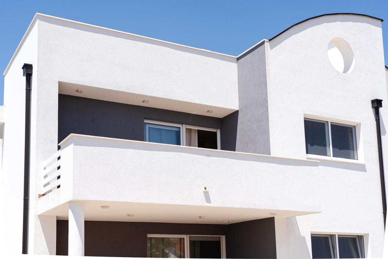 Station 22 - Brand New Apartment With A Terrace And Private Parking Vir Buitenkant foto