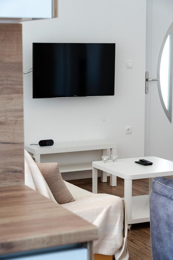 Station 22 - Brand New Apartment With A Terrace And Private Parking Vir Buitenkant foto